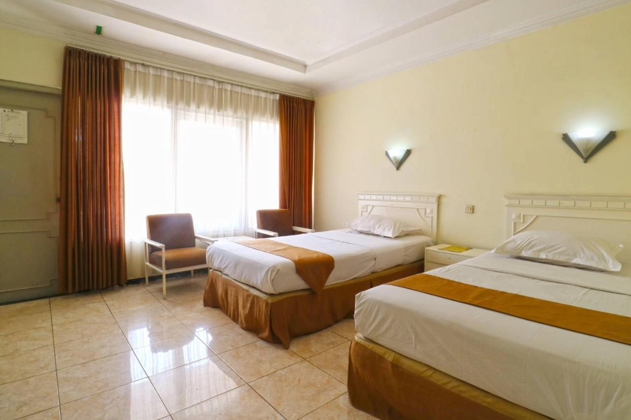 Hotel Tanjung Surabaya Esterno foto