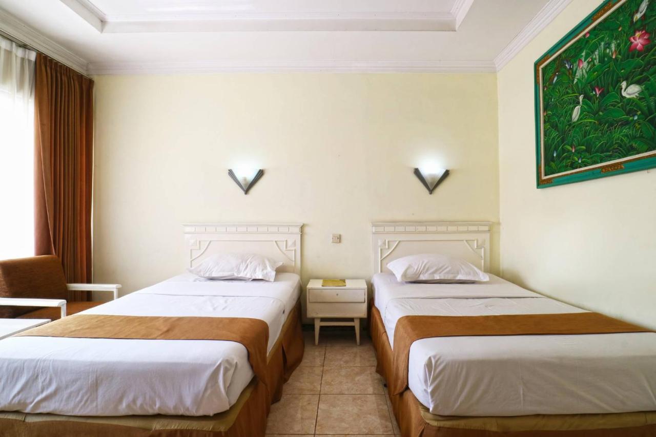 Hotel Tanjung Surabaya Esterno foto