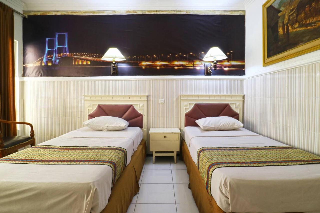 Hotel Tanjung Surabaya Esterno foto